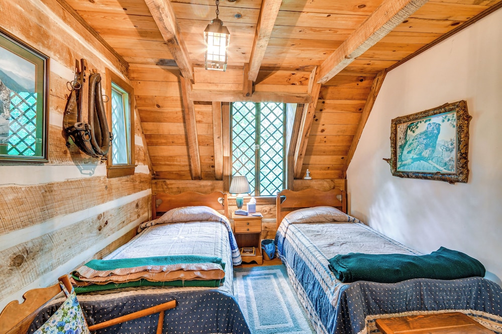 Peaceful Burnsville Cabin By South Toe River!