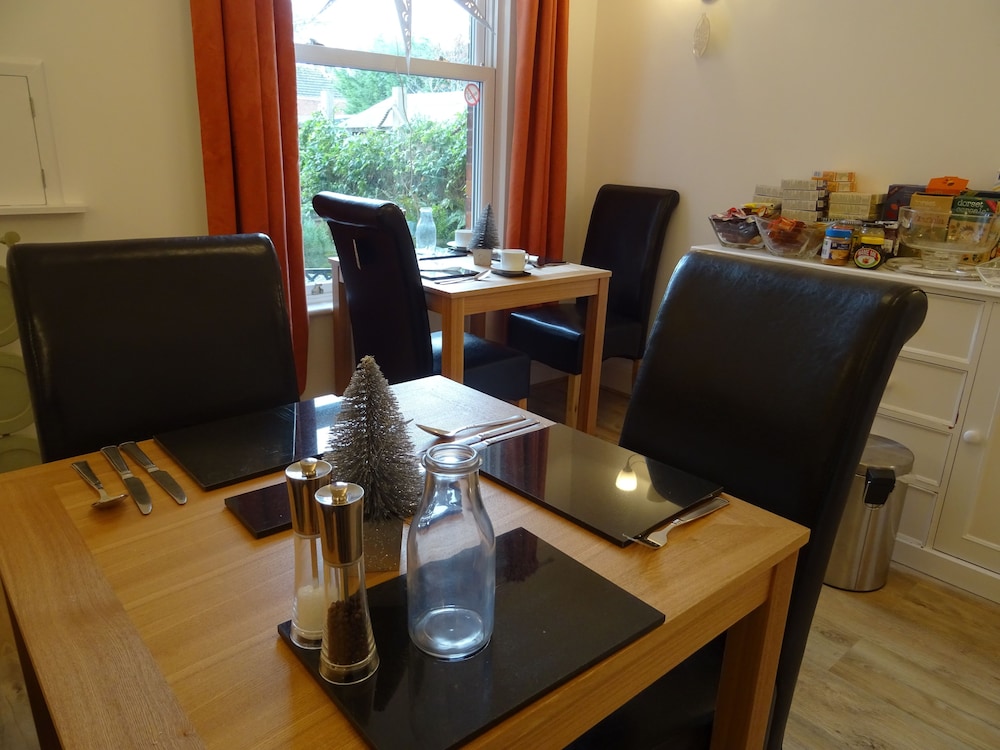 Barnes's Rest Bed & Breakfast & Caravan