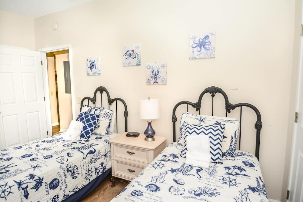 Canterbury Court 6 E 3 Bedroom Apts