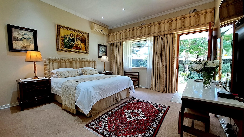 Royal Ridge Guest House and Apartments