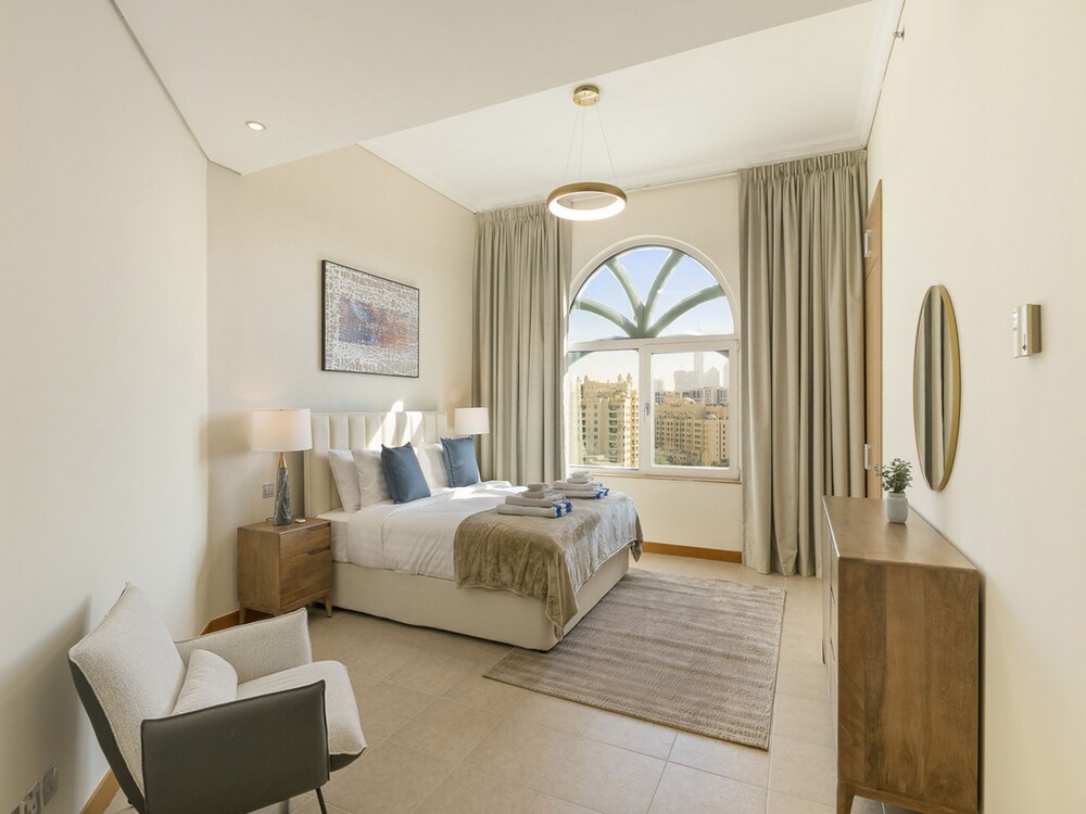 Short-stay at Al Haseer - 4 Beds Palm Holiday Apt