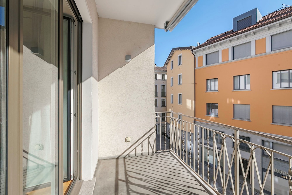 Novos Contrada Apartments