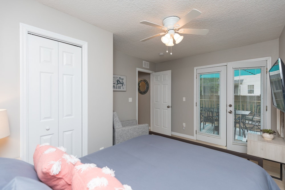 Charming Downtown Cottage 3 Bedroom Home