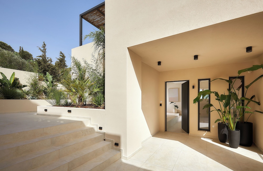 The Nook -luxury Living at the Edge of Tranquility