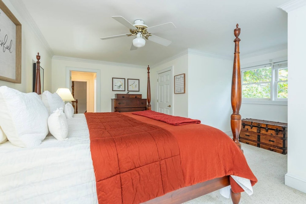Riverfront Sanctuary Your Mountain Getaway