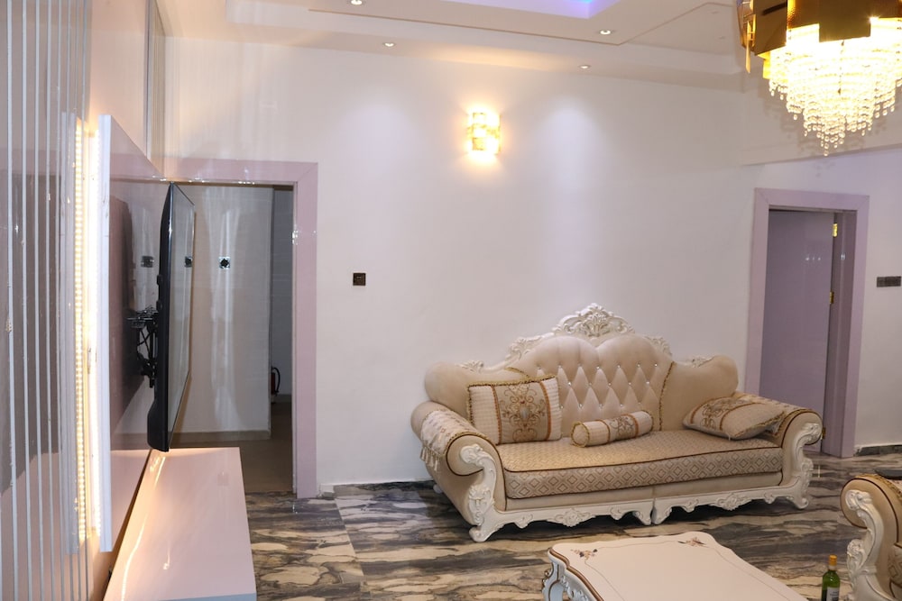 Luxurious 1 Duplex and 3 Flats Apartments, Ugbor Village RD, Benin City Nigeria