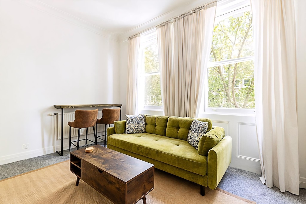 Elegant Knightsbridge Flat Near Harrods