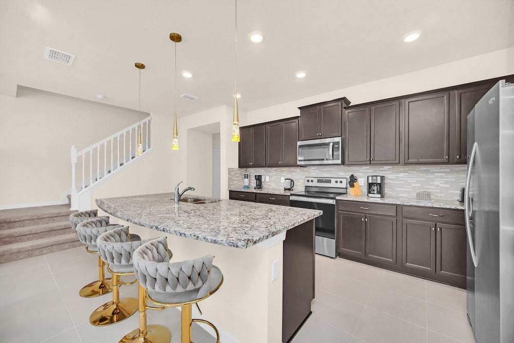 Stylish 5BR Home With Mickey Cars Rooms