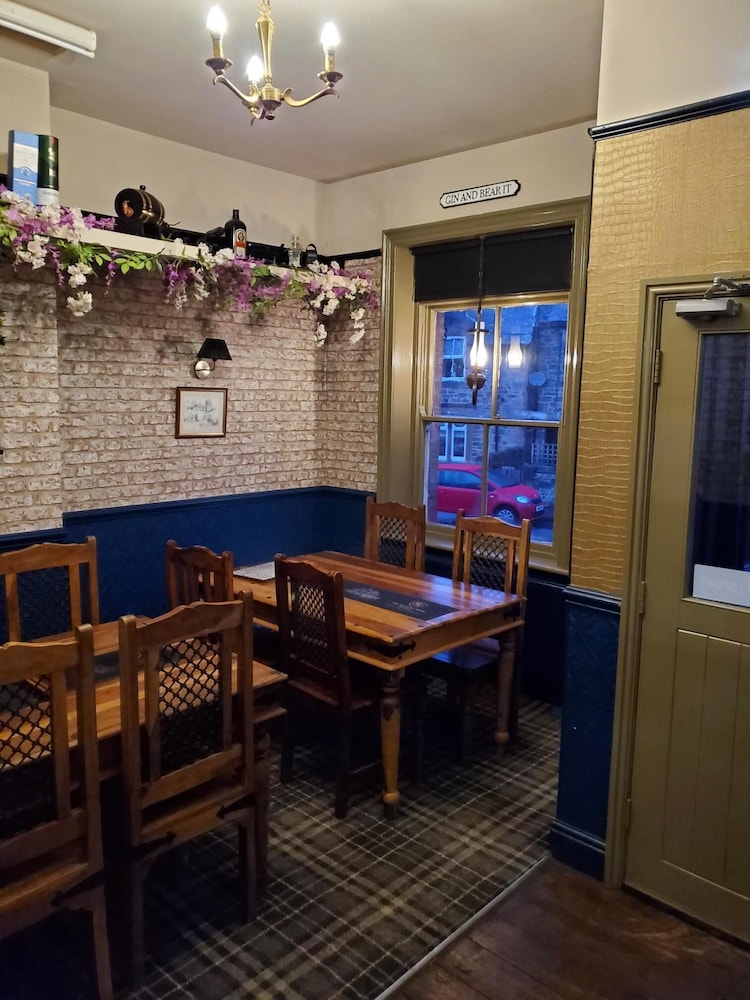 The Queens Arms Hotel