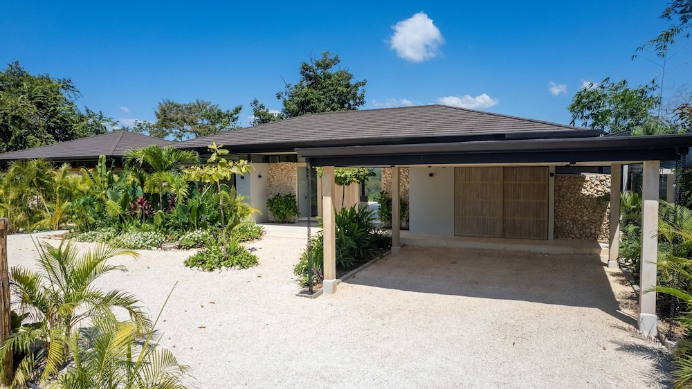 Chic 3BR Private Terrace Nature Views