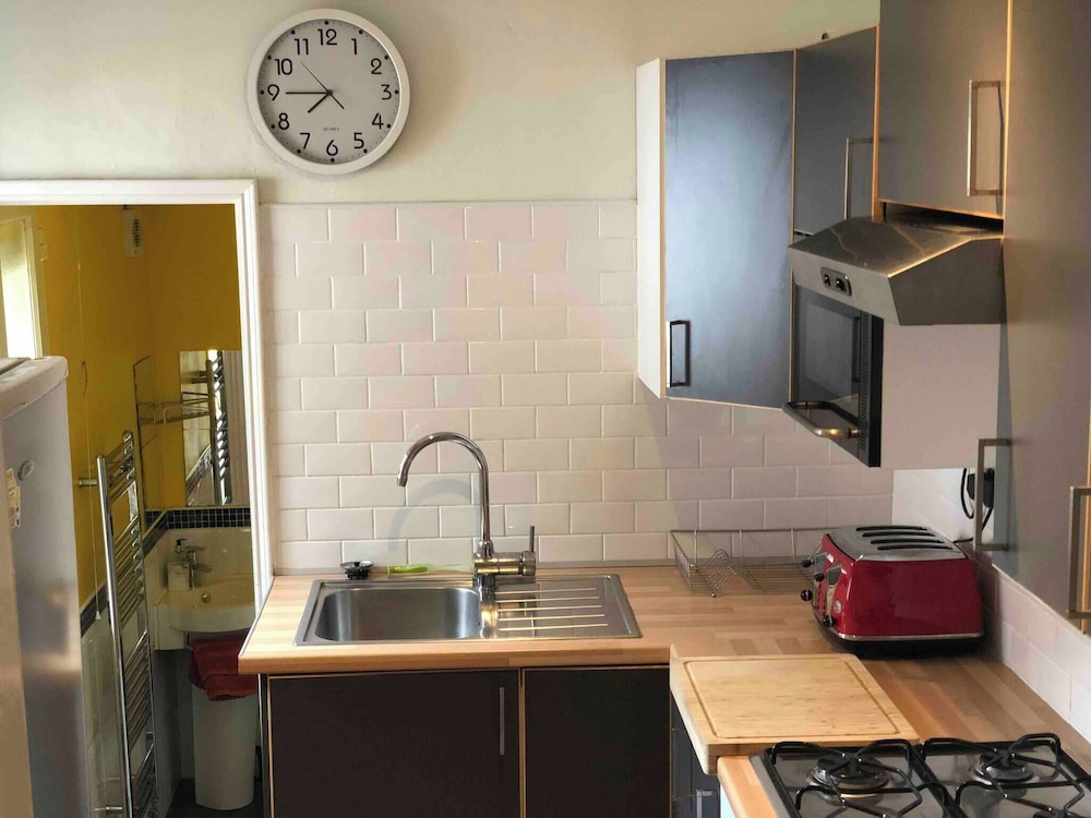 Charming 2 Bedroom Apartment in Gateshead, Close to Newcastle City Centre