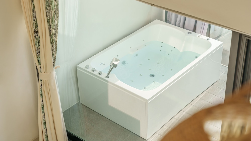 Gyeongju Rose Breeze Pool Villa Pension
