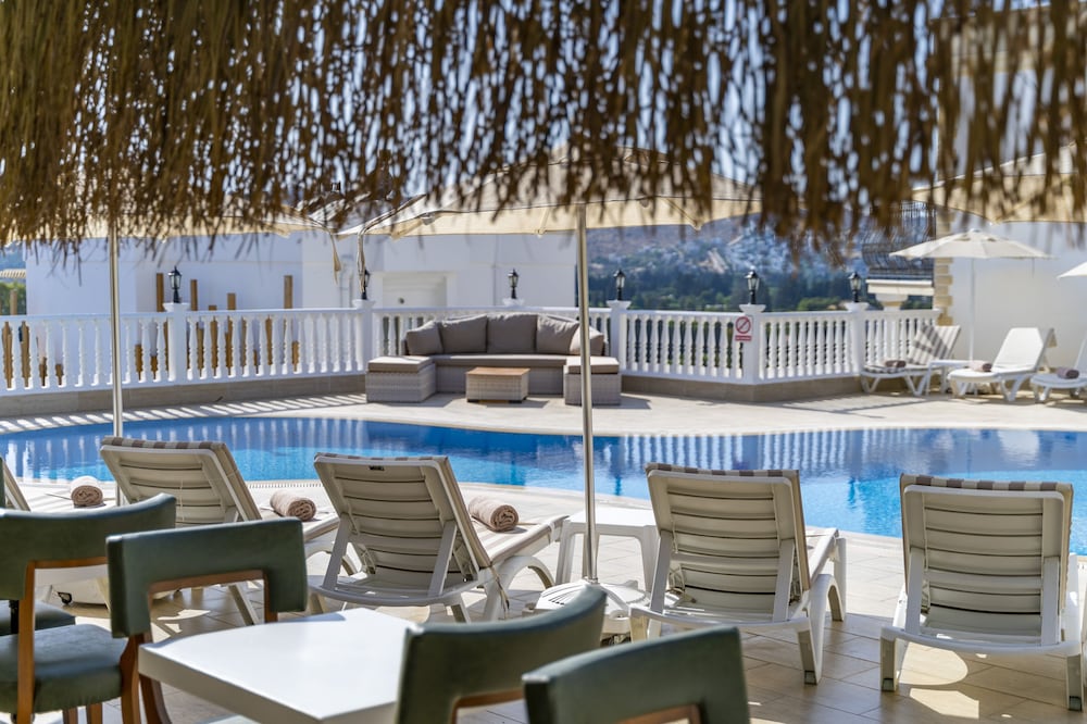 Queen Boutique Hotel - Image 13