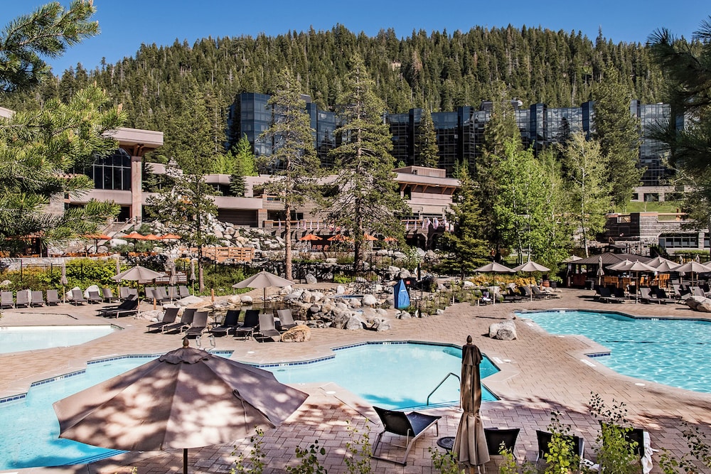 Condo w/ Fireplace & Community Perks