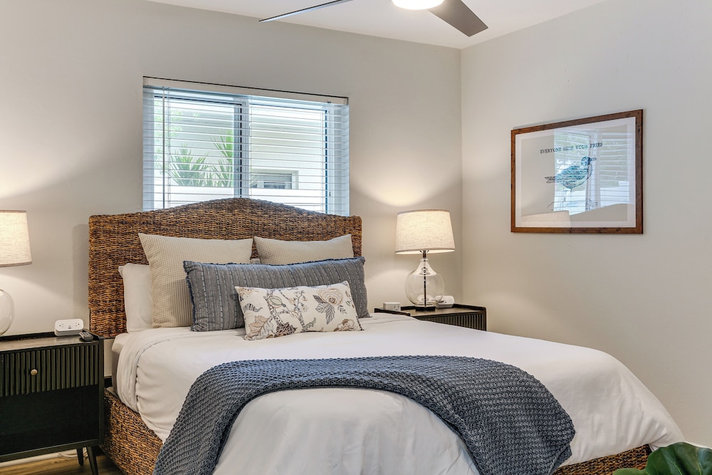 1 Mi to Vanderbilt Beach! Family Home on 500 Block