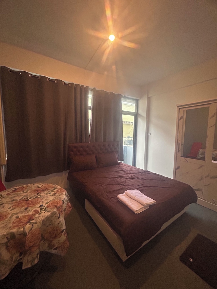 Capricorn Hostel