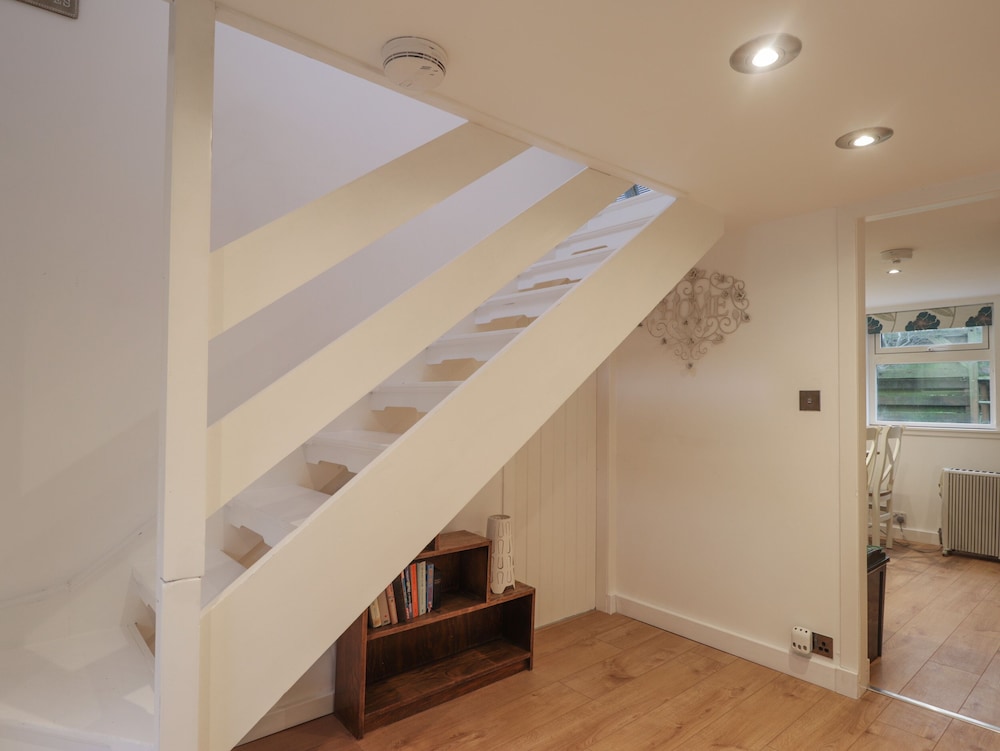 3 Dunrobin Street