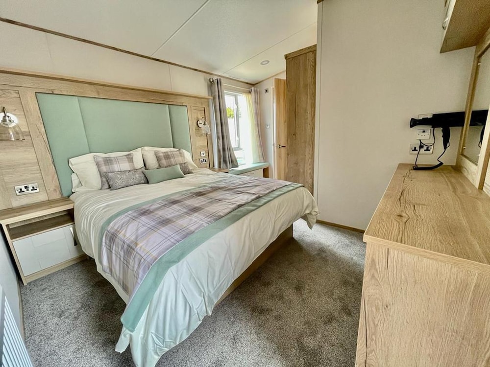 Prime Location 3-bed Chalet in Seal Bay, Selsey view 2