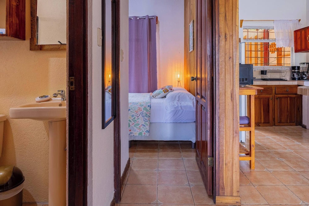 Cozy & Beautiful Casa Aire, Near Lake Park & Town