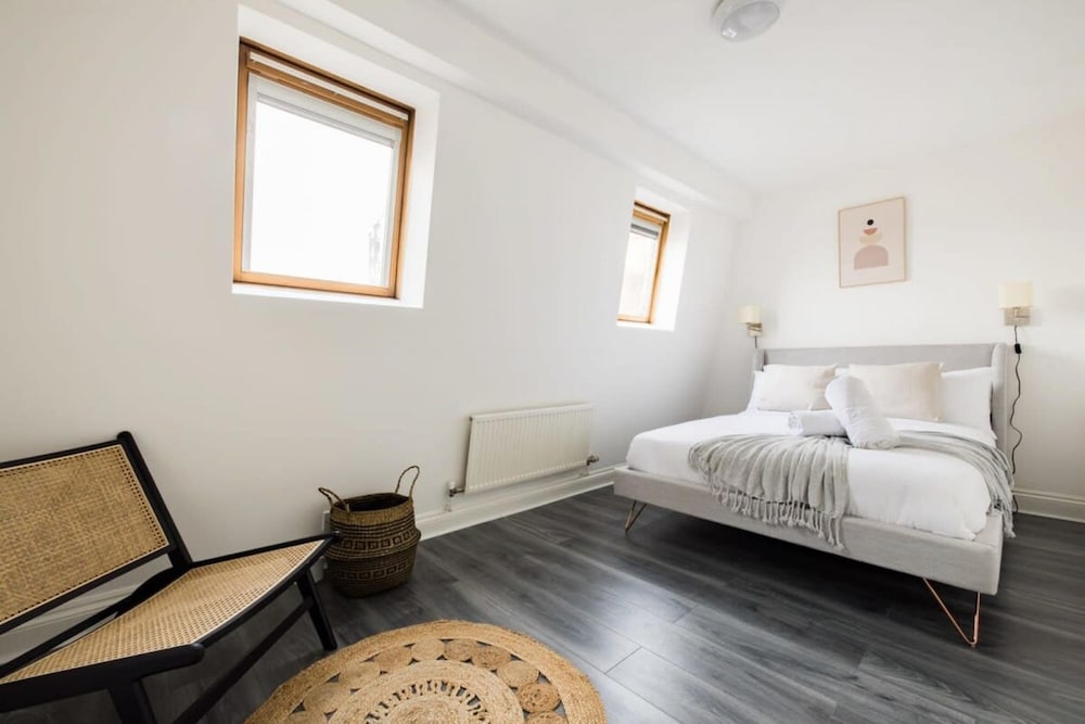 Stylish 2 Bedroom Apartment - Shepherd s Bush