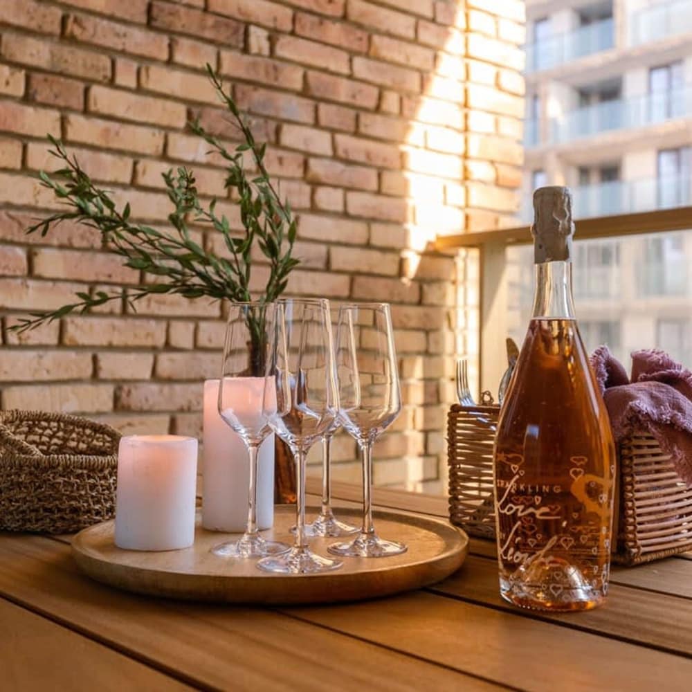 Apartment With Terrace Close to the sea