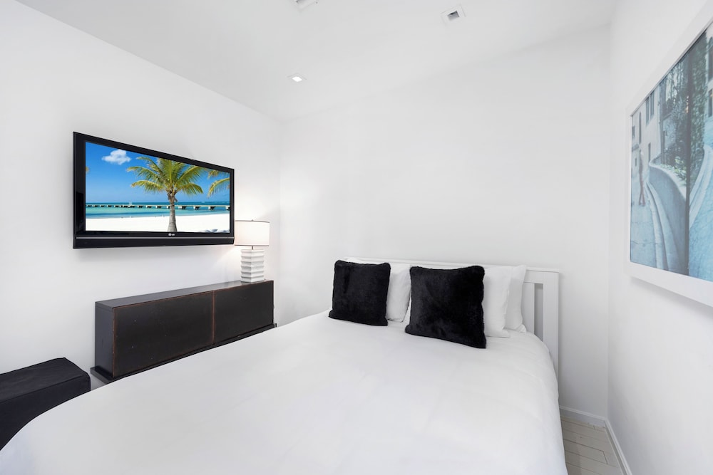 Luxury Vacation Rentals in South Beach by LRMB
