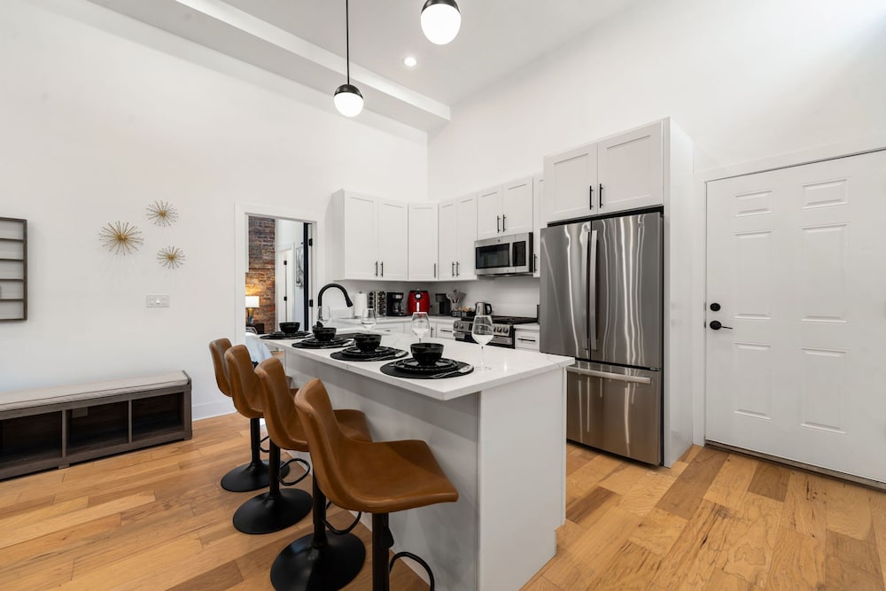 New Listing Family West Town Unit