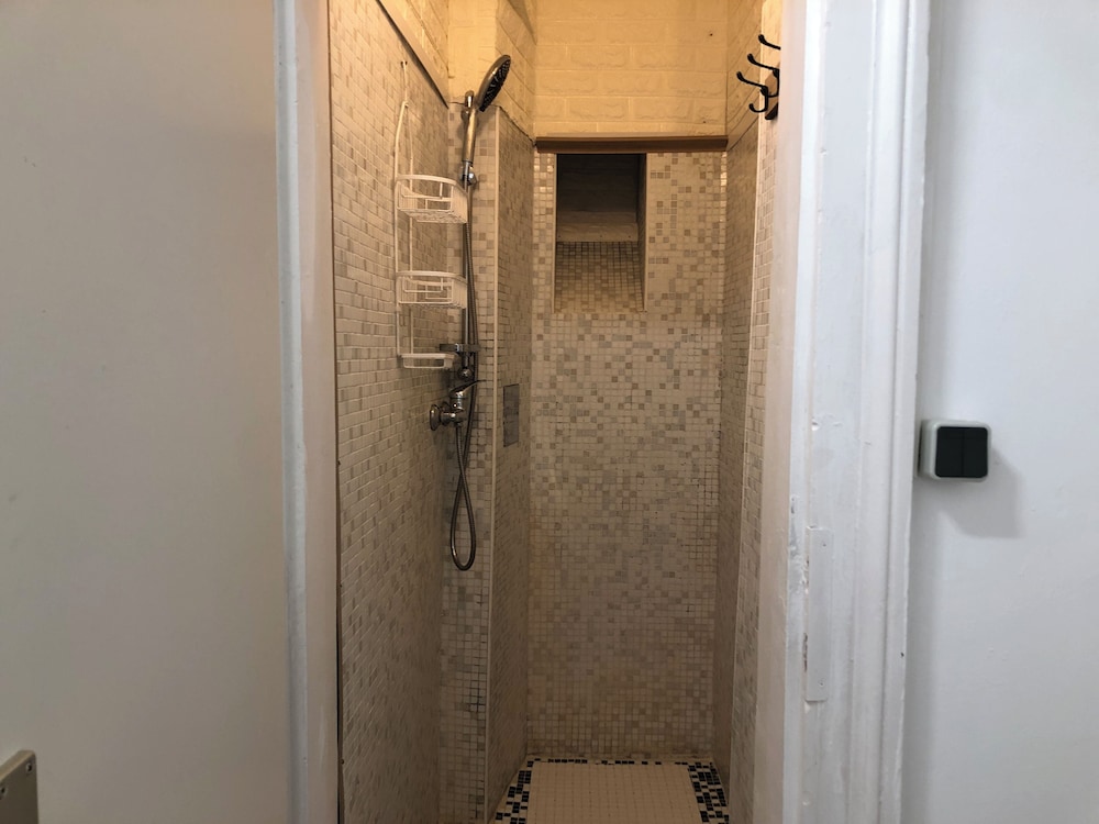 Modern 2BR Apartment Near Danube