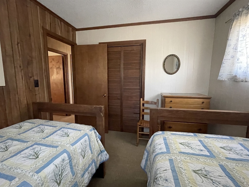 Hatteras Beachhouse 3 Bedroom Cottage by Redawning view 5