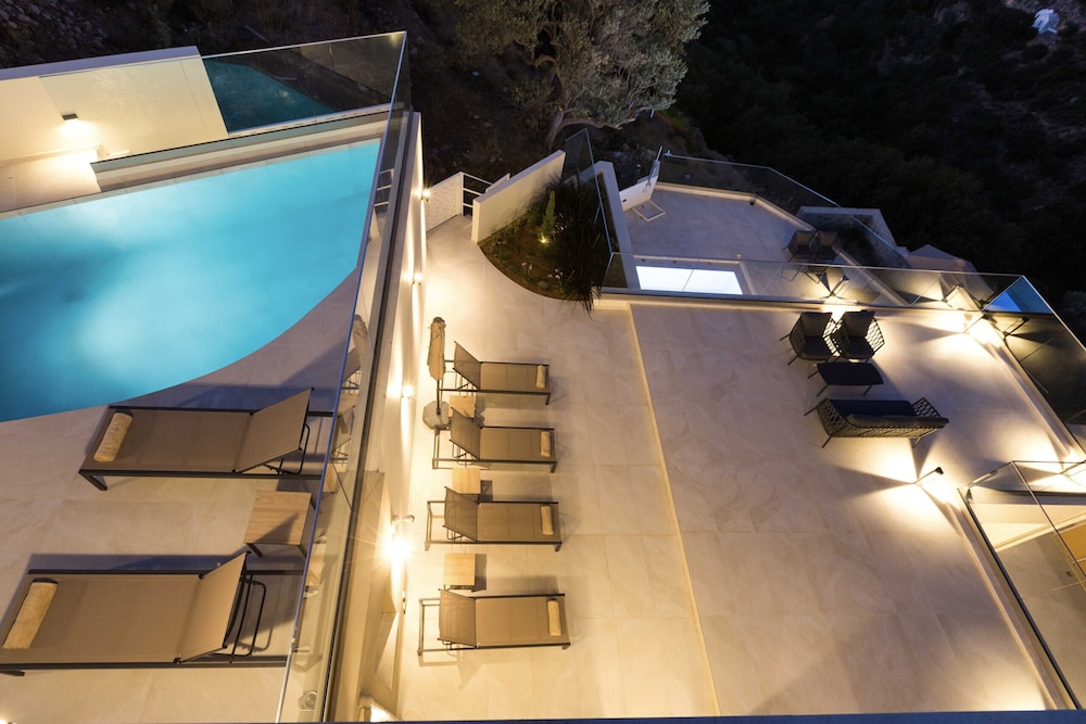 Villa Santa Irini 2 - With Heated Pool