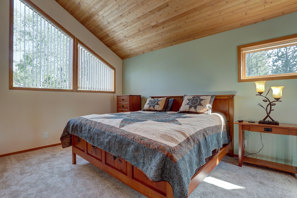 15 Big Leaf 3 Bedroom Home by RedAwning view 4