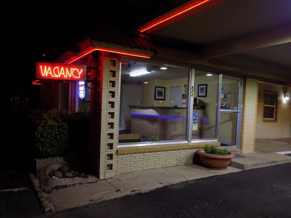 Tucumcari Vacations - Budget Inn - Property Image 1