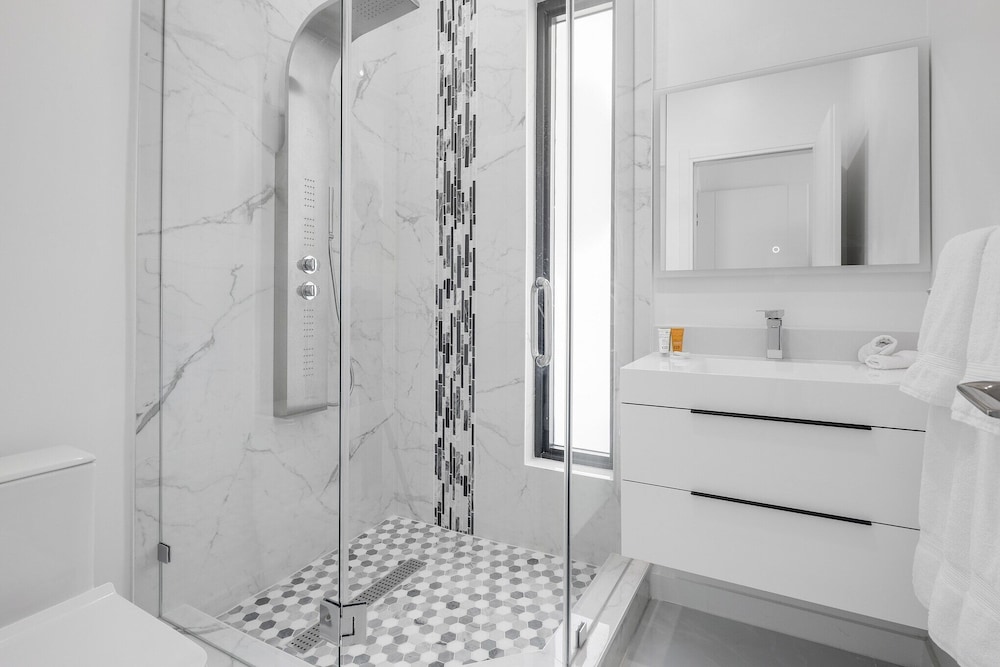 Coral Ridge Playtime - Gorgeous Private Pool Home Close To Everything! 3 Bedroom Townhouse by Redawning - Image 3