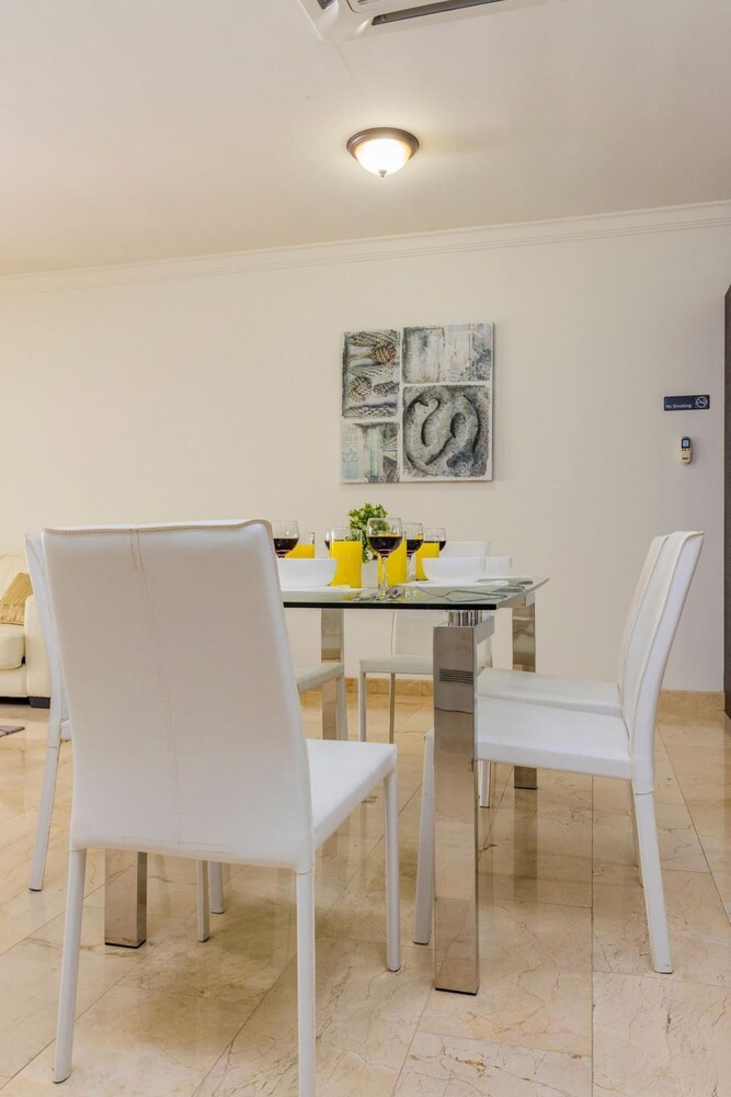 Beautiful 2BR Condo w Great Amenities Palmbeach