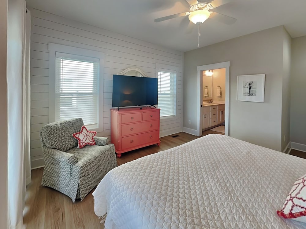 Queens Grant by Topsail Realty