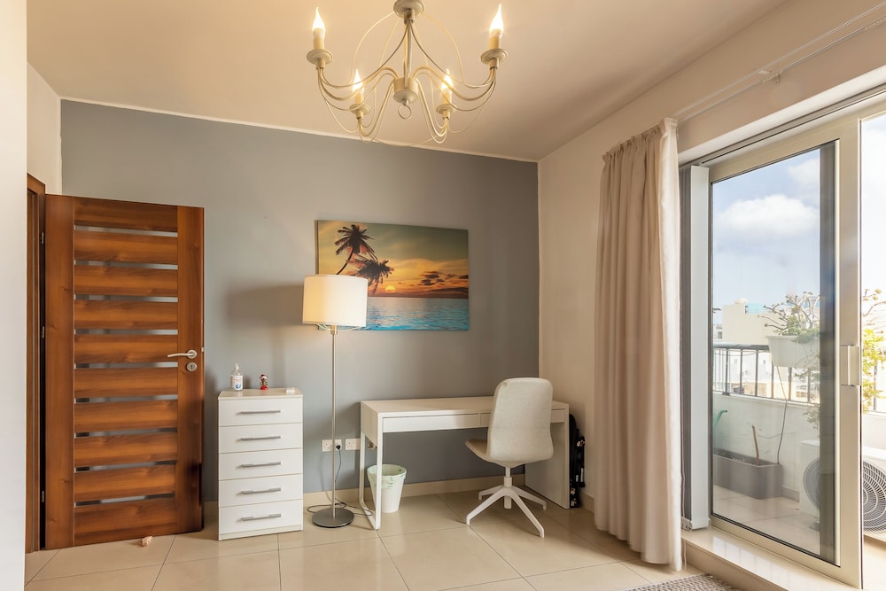 Modern and Comfortable Apart Savoy Garden