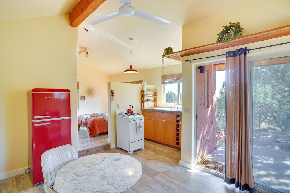 Kanab Studio Escape: Stargaze, Hike, Relax! view 3