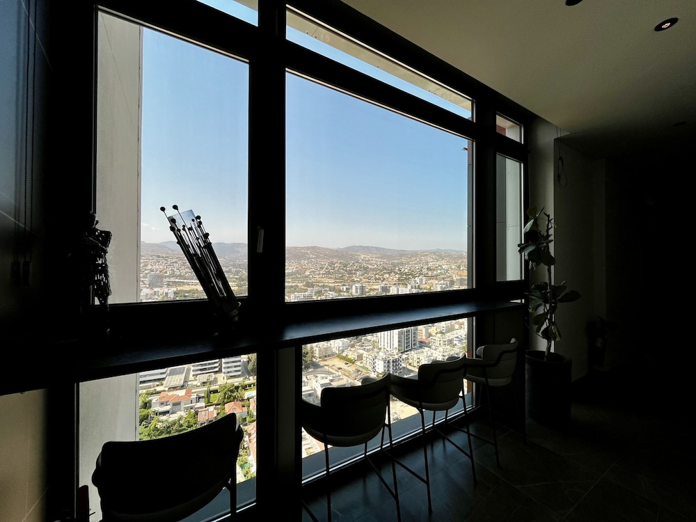 128 LIM - 2106 Stay Only Tower Suite
