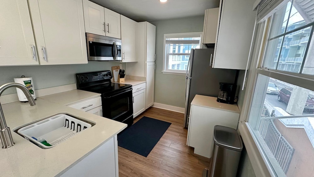 Parrot Cottage in Fort Myers Beach
