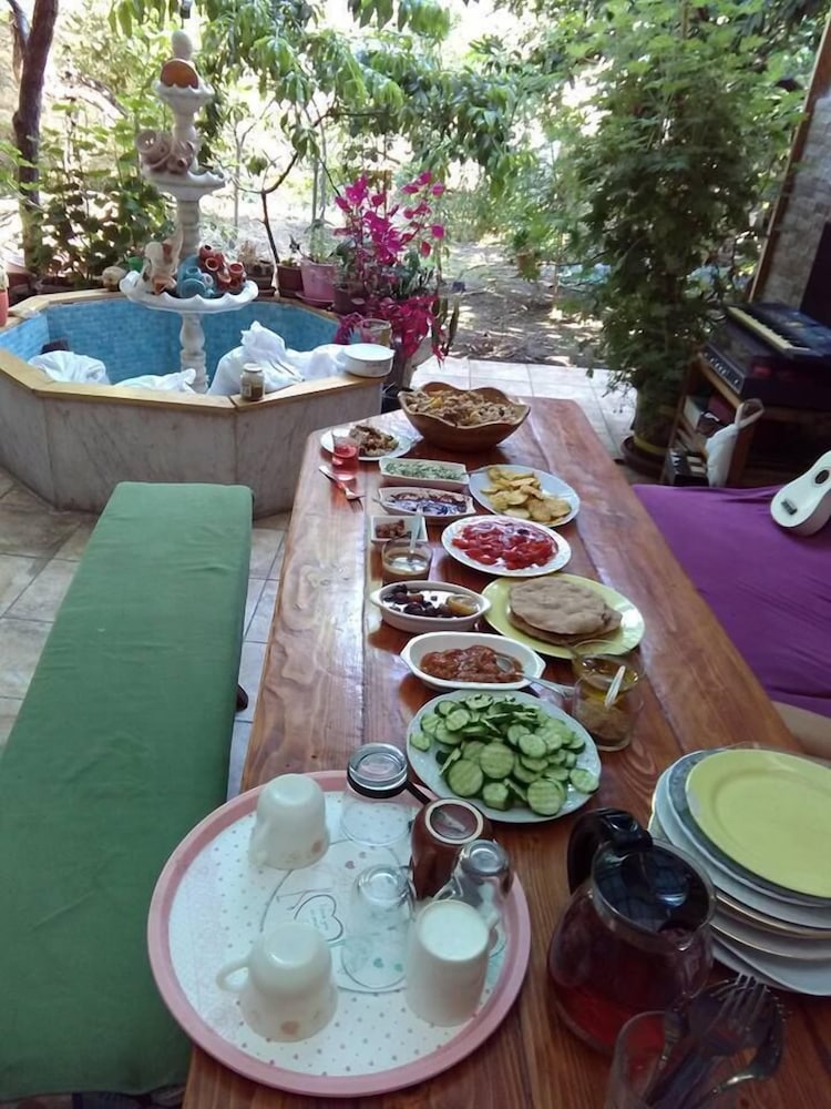 Lotus Garden Hostel - Image 29