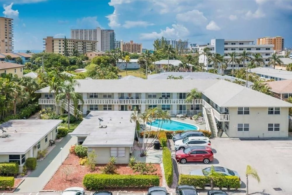 Mid Mari - Gorgeous Nautical Condo Near Beach, Shops & Restaurants- Condo 105 view 4
