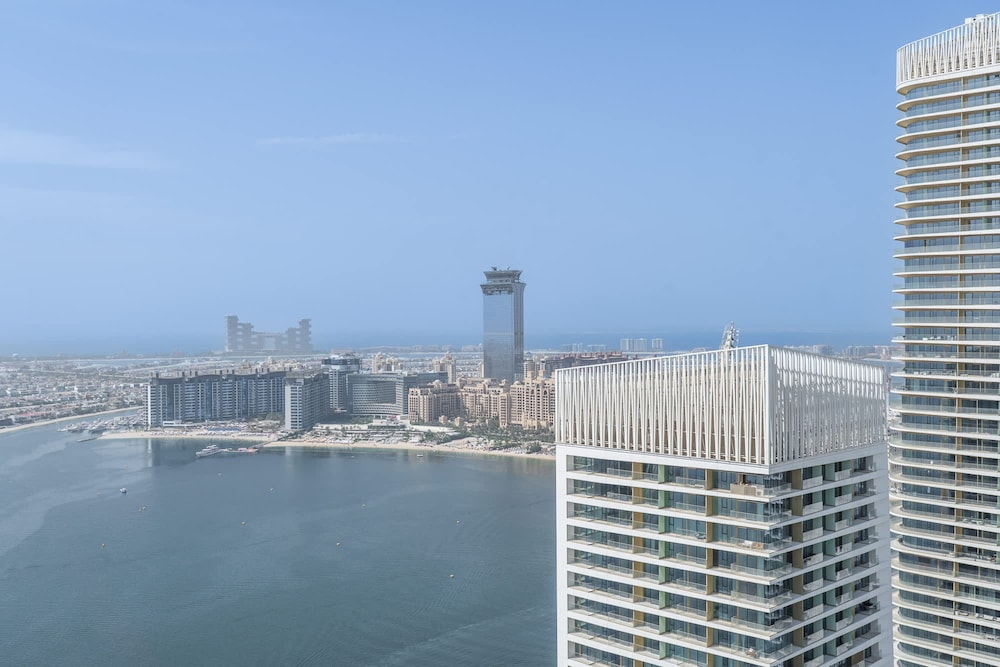 1 Bedroom in Marina Vista With Gorgeous Palm Views