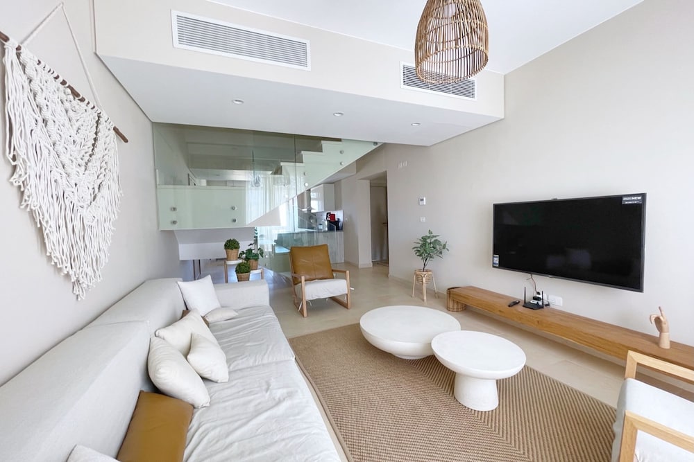 Xuru Stays I Roomy & Relaxed 1bdr @ Mangroovy Free Beach & Pool