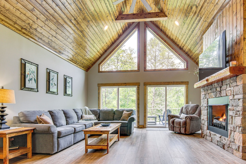 11 Mi to State Park: Home w/ Dock in Mill Spring!