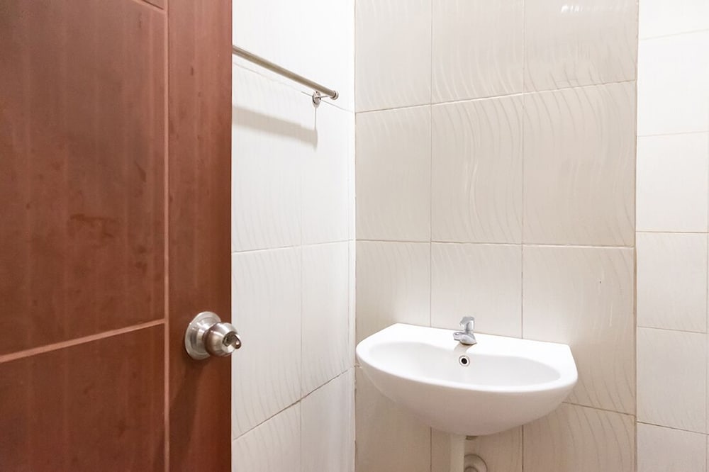 TwoSpaces Living at Toedjoeh Enam Homestay Syariah view 3