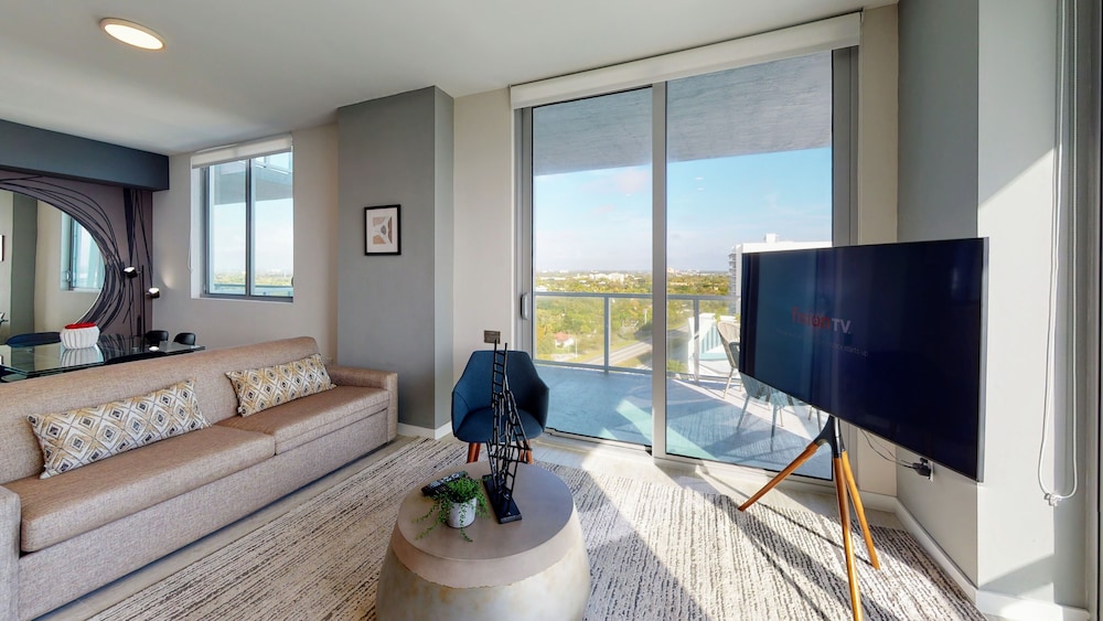 Design District Bay View Cielo Stays