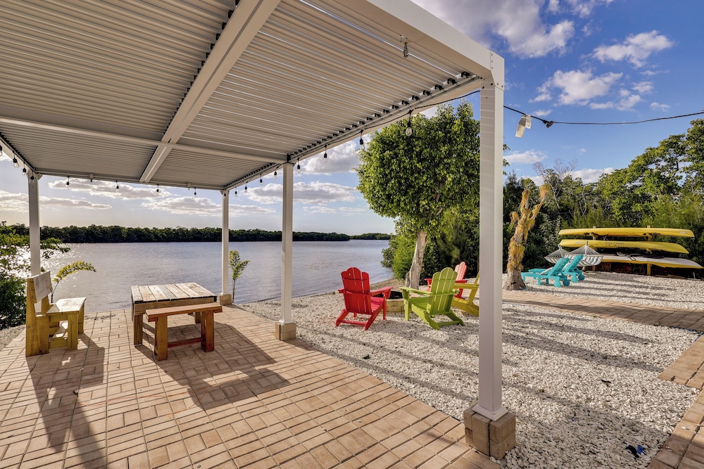 Private Beach: 'hidden Shack By the Bay' in Ruskin