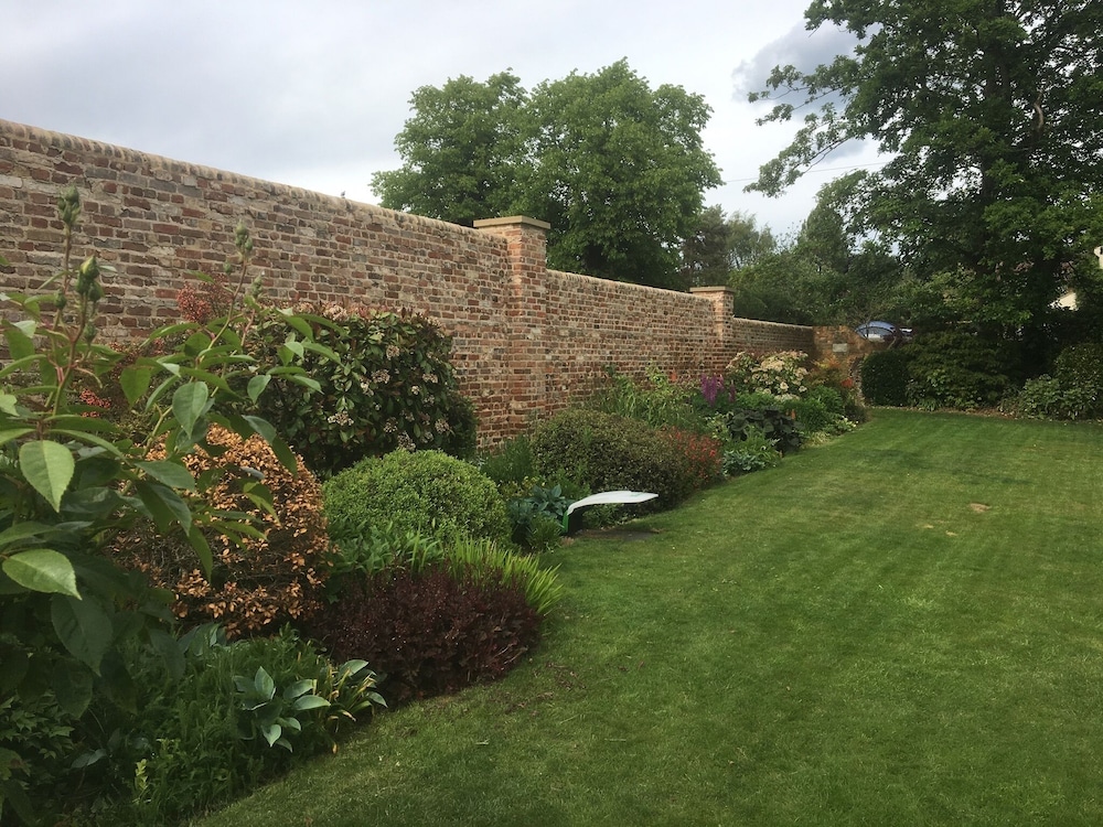 Harlington Manor