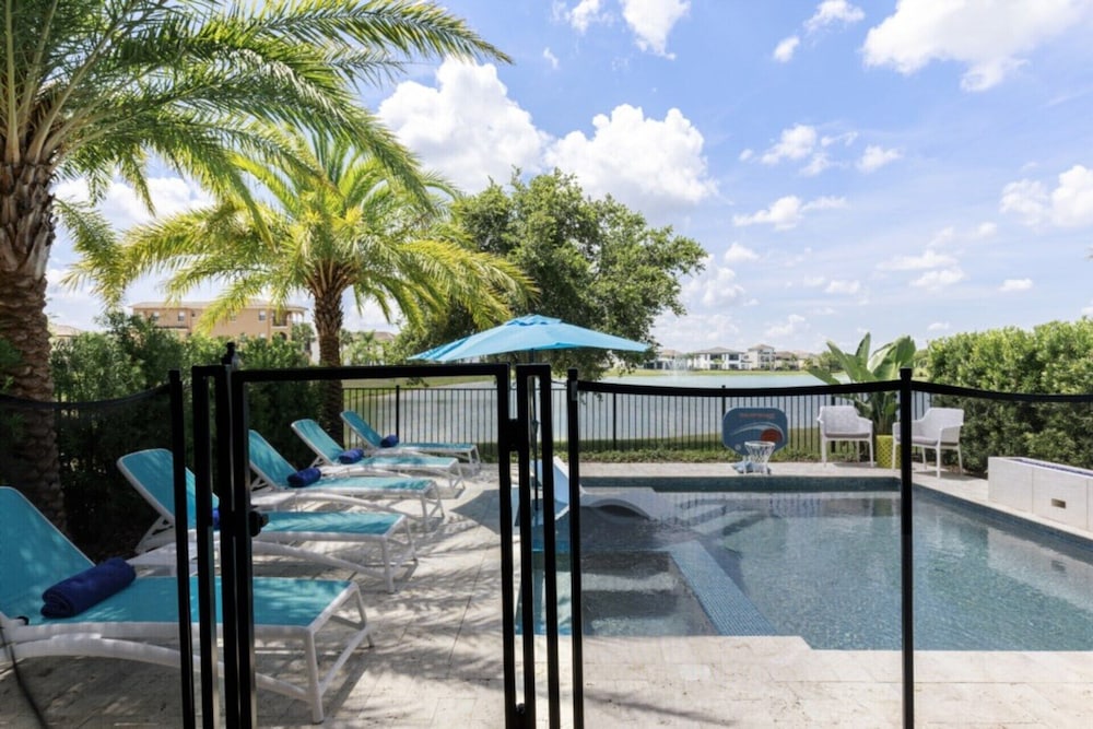 Beautiful Villa With Private Pool, Close to Disney, Orlando Villa 2947 - Image 2
