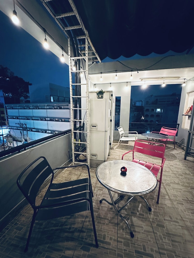 Alleyway Hostel - Adults Only